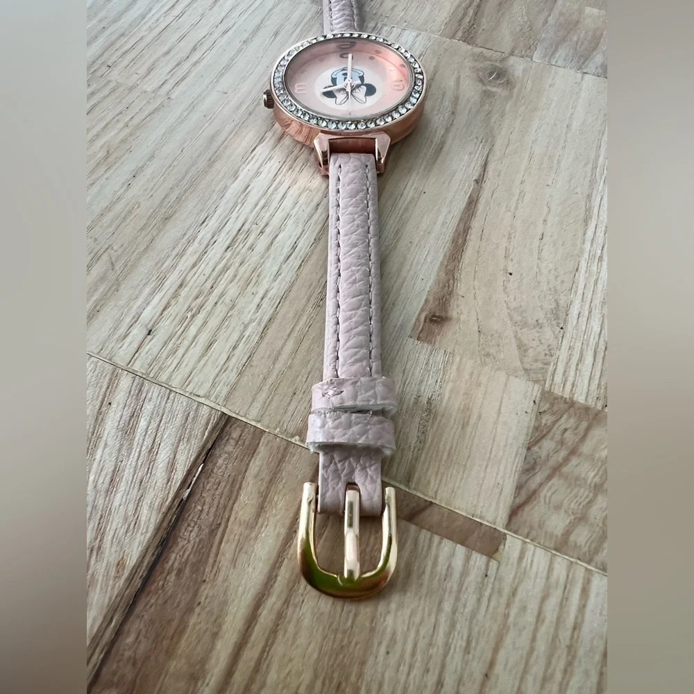 Disney ladies rose gold tone Minnie Mouse watch NEW BATTERY